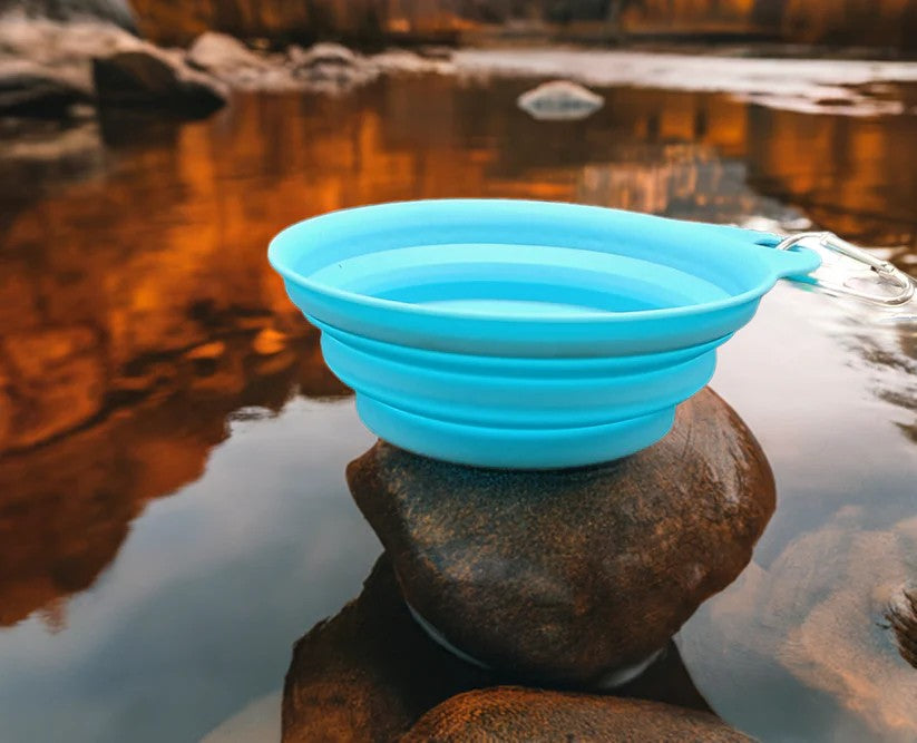 Portable Dog Water Bowl Collapsible 400ml Pet Walking Feeding Dish Clip Carabiner.